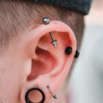 Perfuração de piercing pode causar infecção e exige cuidados